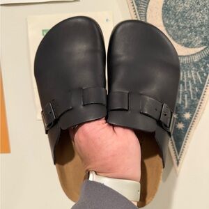 NWOT! Black Leather Men's clogs